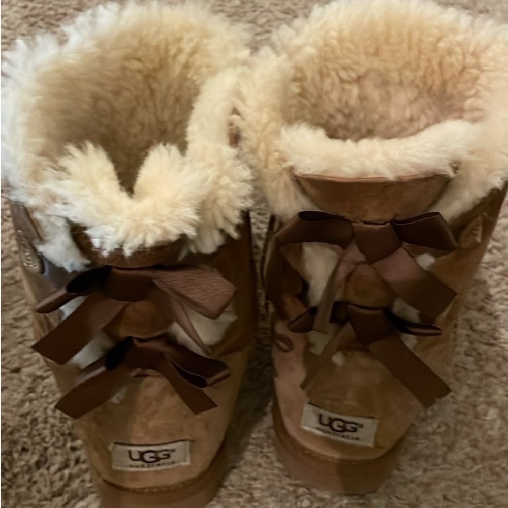 Uggs Bailey Bow II Size 8